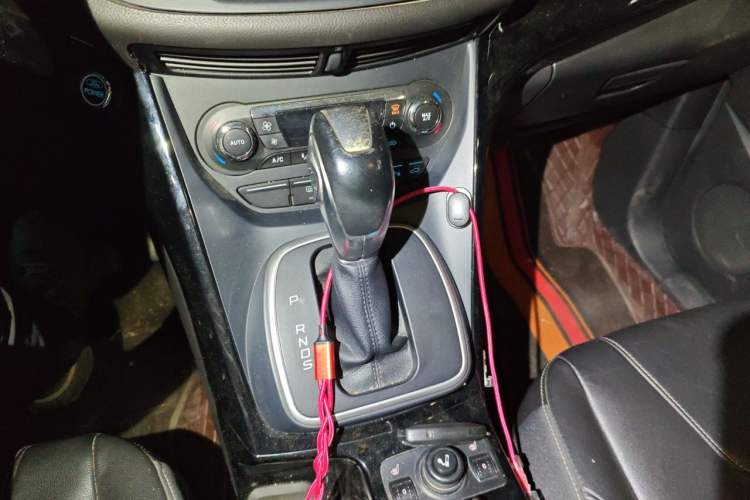 Used Ford Kuga 2013 2.0L GTDi Four-Wheel-Drive Sport Model Gear Lever