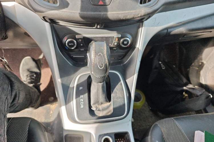 Used Ford Kuga 2013 1.6L GTDi Two-Wheel-Drive Trend Model Gear Lever