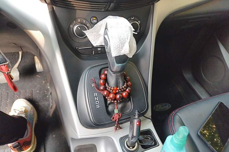Used Ford Kuga 2013 1.6L GTDi Two-Wheel-Drive Comfort Model Gear Lever
