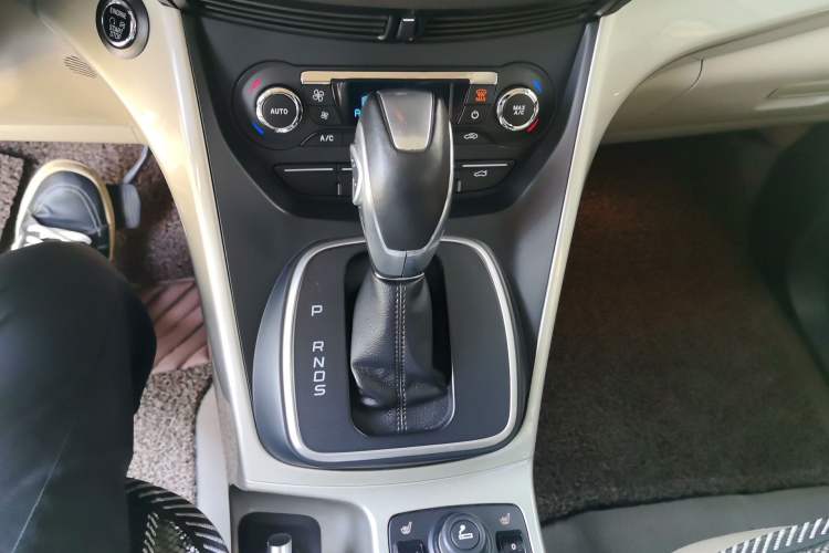Used Ford Kuga 2013 1.6L GTDi 4x4 Elite Model Gear Lever