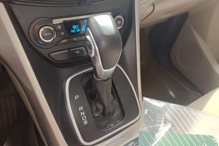 Used Ford Kuga 2013 1.6L GTDi 4x4 Elite Model Gear Lever