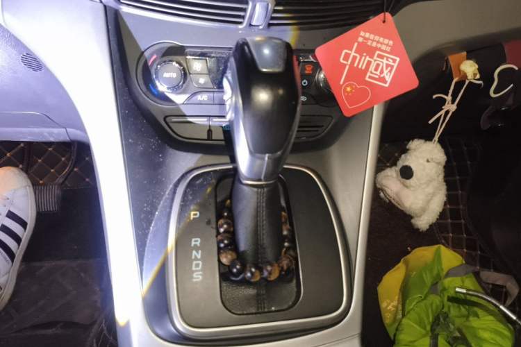 Used Ford Kuga 2013 1.6L GTDi Two-Wheel-Drive Trend Model Gear Lever