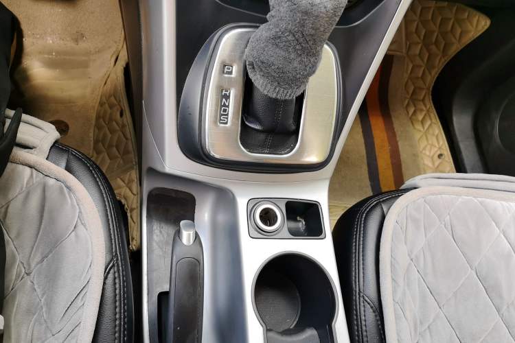 Used Ford Kuga 2013 1.6L GTDi Two-Wheel-Drive Comfort Model Gear Lever