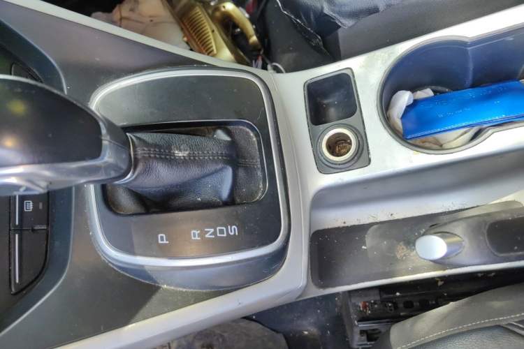 Used Ford Kuga 2013 1.6L GTDi Two-Wheel-Drive Trend Model Gear Lever