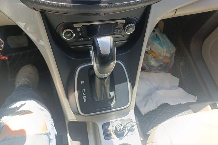 Used Ford Kuga 2013 1.6L GTDi 4x4 Elite Model Gear Lever
