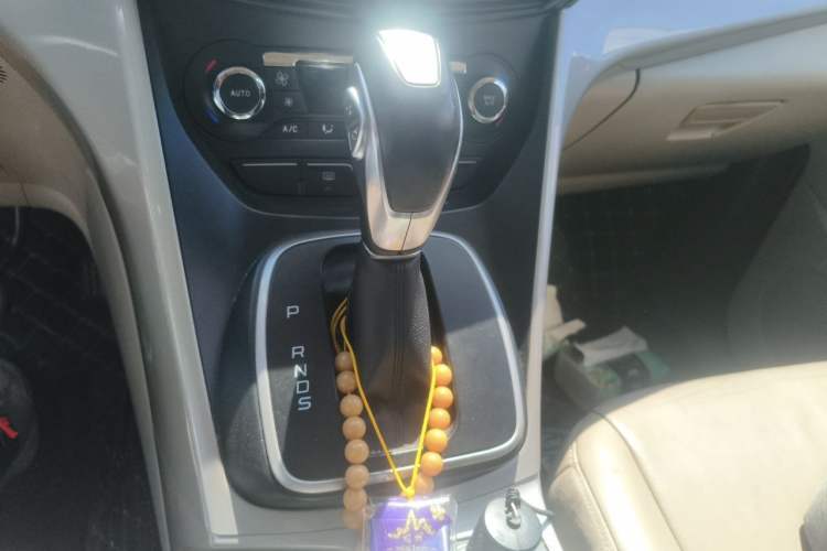 Used Ford Kuga 2013 1.6L GTDi 4x4 Elite Model Gear Lever