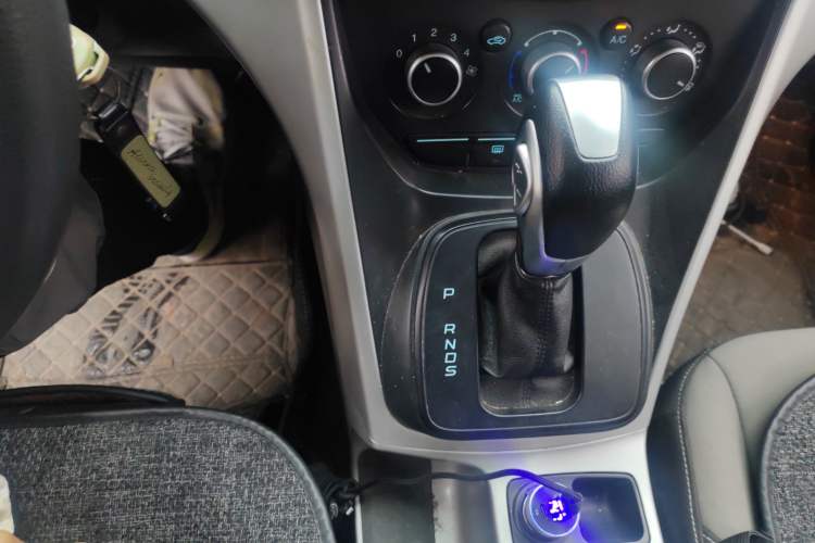 Used Ford Kuga 2013 1.6L GTDi Two-Wheel-Drive Comfort Model Gear Lever