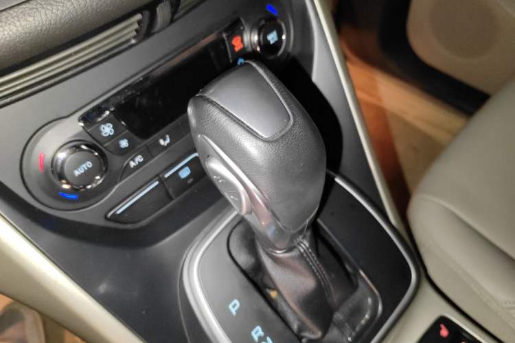 Used Ford Kuga 2013 1.6L GTDi 4x4 Elite Model Gear Lever