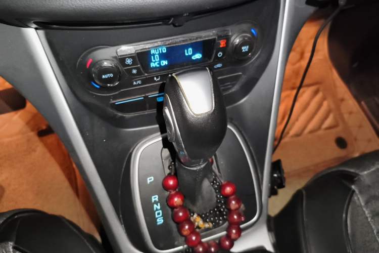 Used Ford Kuga 2013 1.6L GTDi Two-Wheel-Drive Trend Model Gear Lever