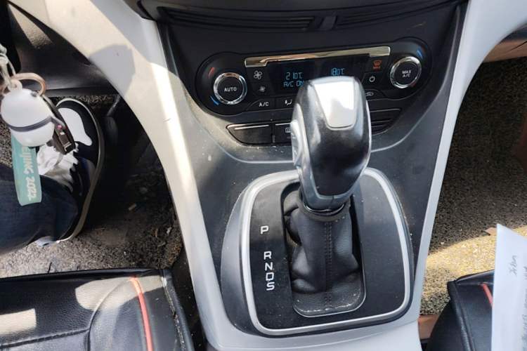 Used Ford Kuga 2013 1.6L GTDi Two-Wheel-Drive Trend Model Gear Lever