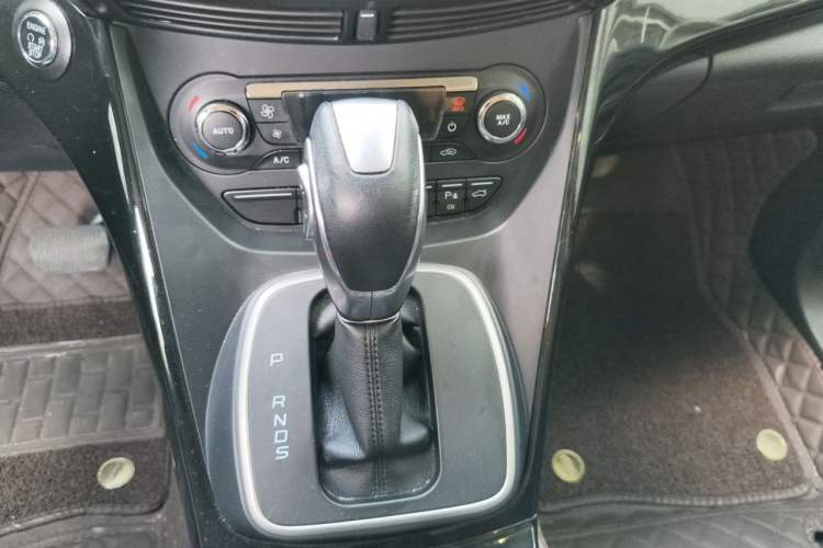 Used Ford Kuga 2013 2.0L GTDi Four-Wheel-Drive Sport Model Gear Lever