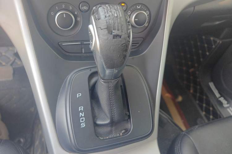 Used Ford Kuga 2013 1.6L GTDi Two-Wheel-Drive Comfort Model Gear Lever