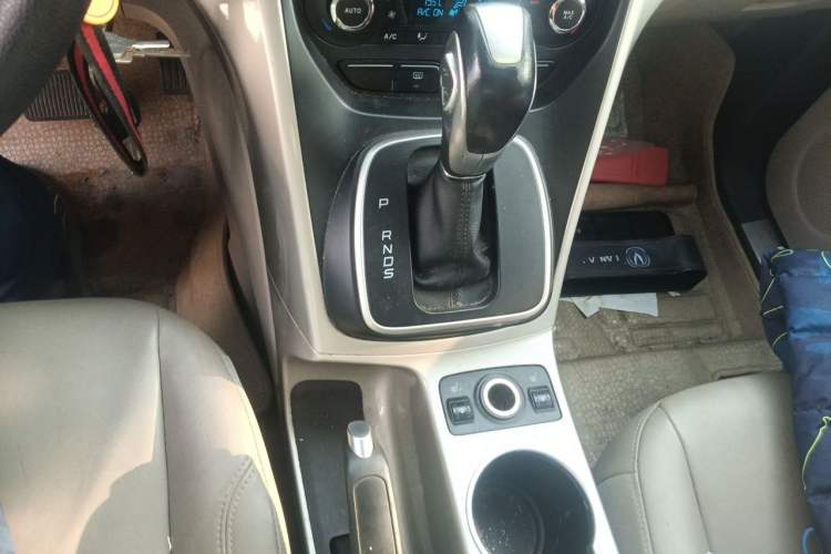 Used Ford Kuga 2013 1.6L GTDi 4x4 Elite Model Gear Lever