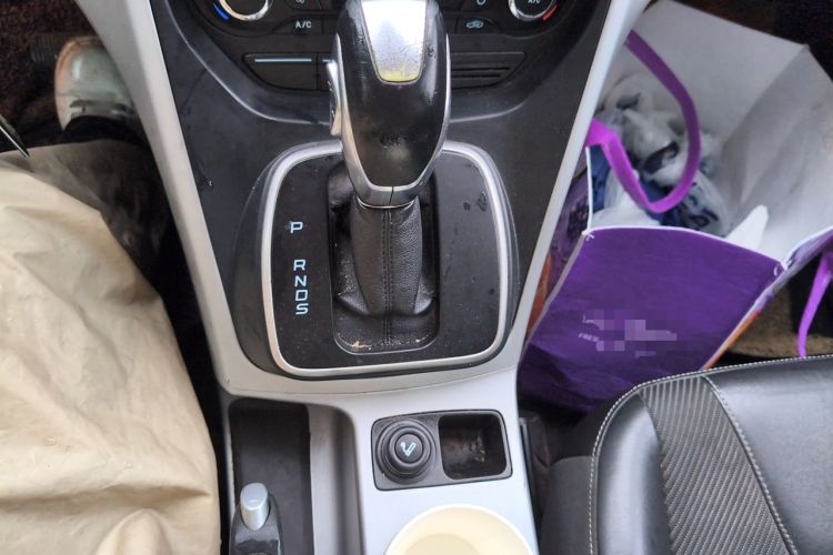Used Ford Kuga 2013 1.6L GTDi Two-Wheel-Drive Trend Model Gear Lever