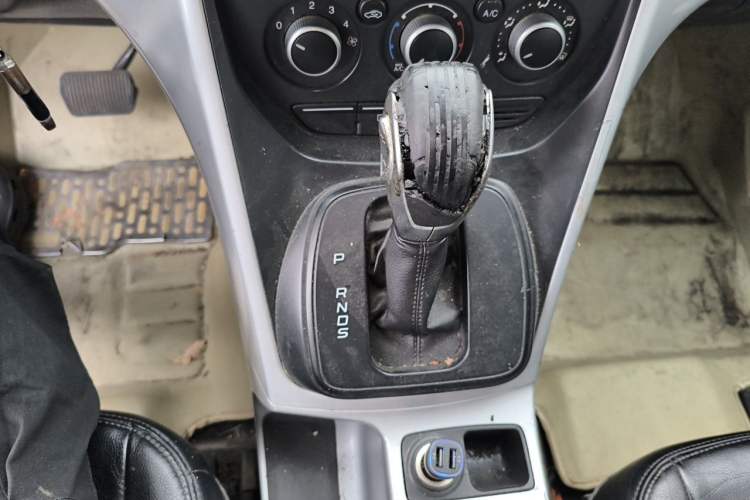 Used Ford Kuga 2013 1.6L GTDi Two-Wheel-Drive Comfort Model Gear Lever