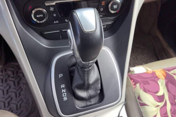 Used Ford Kuga 2013 1.6L GTDi 4x4 Elite Model Gear Lever