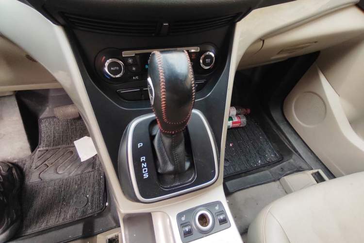 Used Ford Kuga 2013 1.6L GTDi 4x4 Elite Model Gear Lever