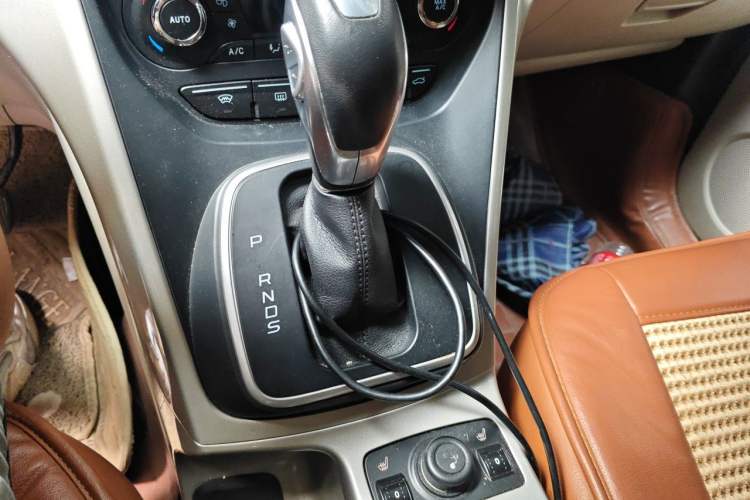 Used Ford Kuga 2013 2.0L GTDi Four-Wheel Drive Premium Model Gear Lever