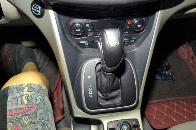 Used Ford Kuga 2013 2.0L GTDi Four-Wheel Drive Premium Model Gear Lever