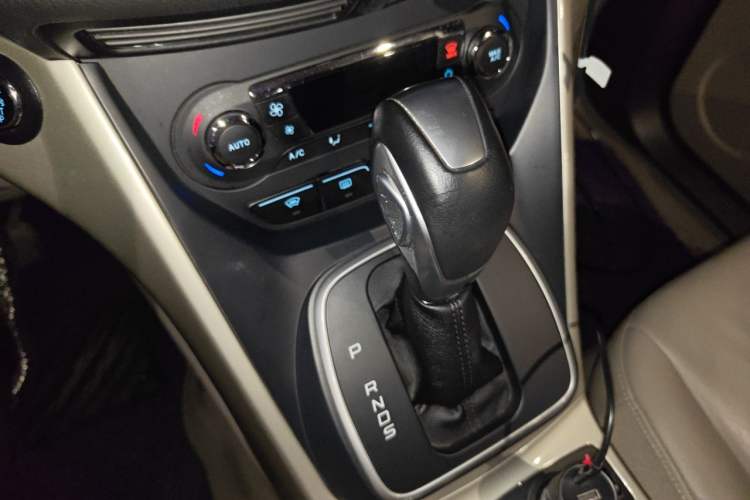 Used Ford Kuga 2013 2.0L GTDi Four-Wheel Drive Premium Model Gear Lever