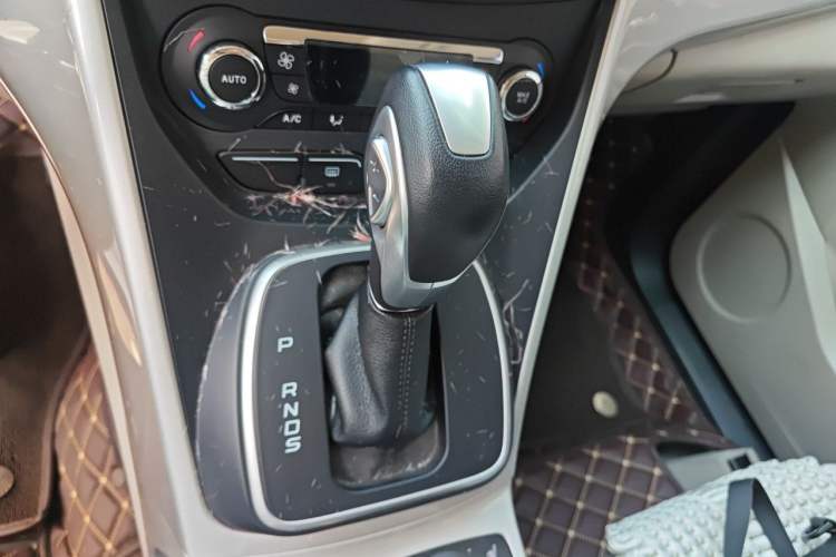 Used Ford Kuga 2013 1.6L GTDi 4x4 Elite Model Gear Lever