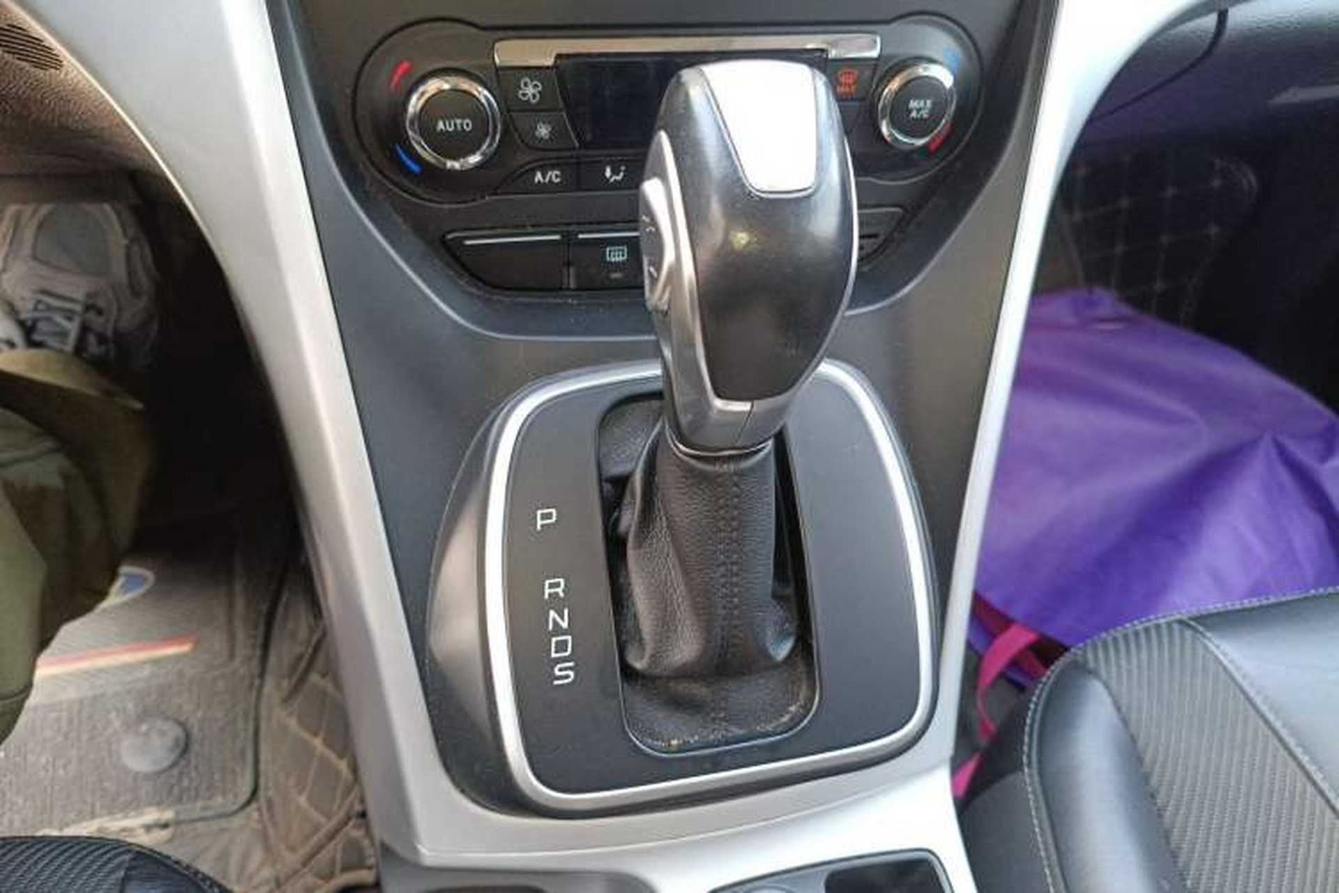 Used Ford Kuga 2013 1.6L GTDi Two-Wheel-Drive Trend Model Gear Lever