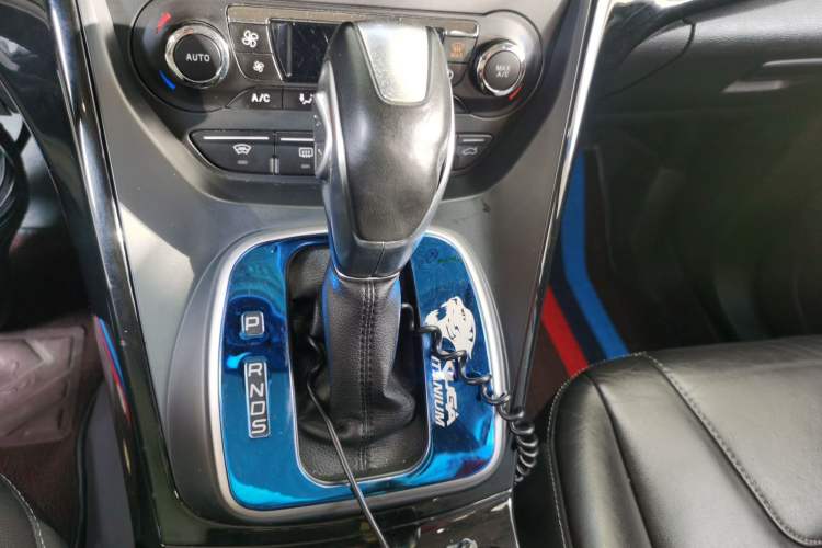 Used Ford Kuga 2013 2.0L GTDi Four-Wheel-Drive Sport Model Gear Lever