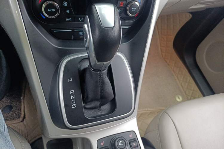 Used Ford Kuga 2013 1.6L GTDi 4x4 Elite Model Gear Lever