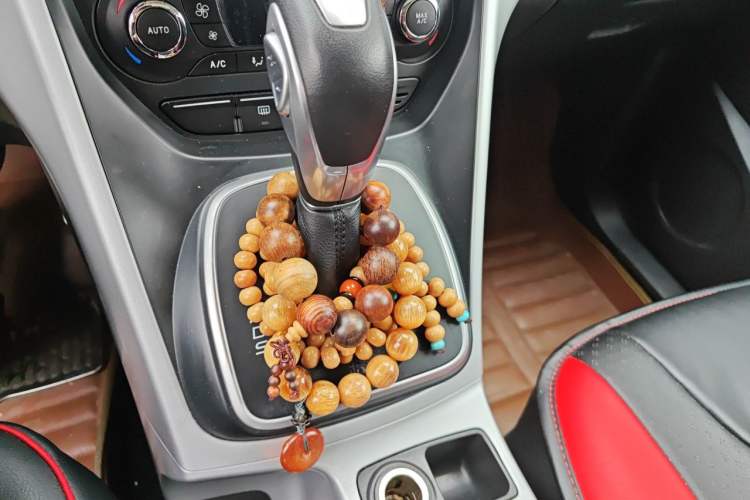 Used Ford Kuga 2013 1.6L GTDi Two-Wheel-Drive Trend Model Gear Lever