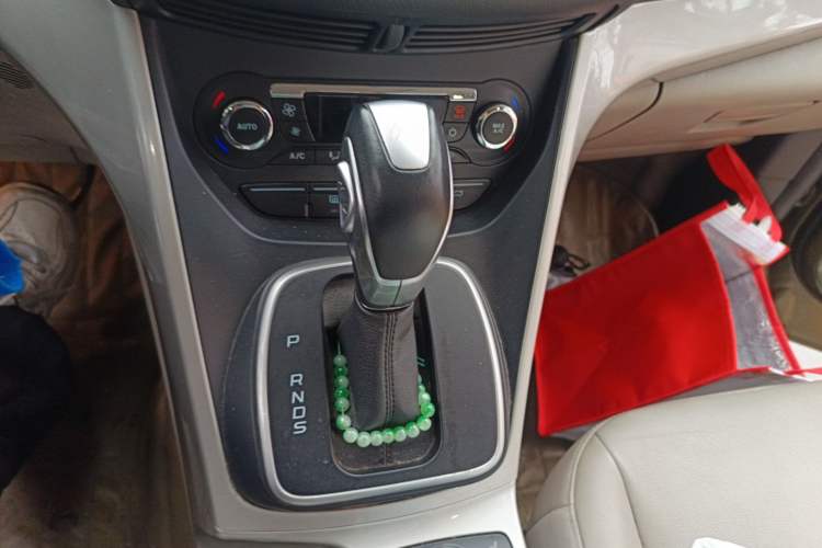 Used Ford Kuga 2013 1.6L GTDi 4x4 Elite Model Gear Lever