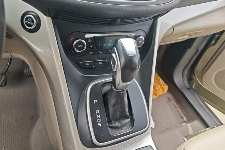 Used Ford Kuga 2013 2.0L GTDi Four-Wheel Drive Premium Model Gear Lever