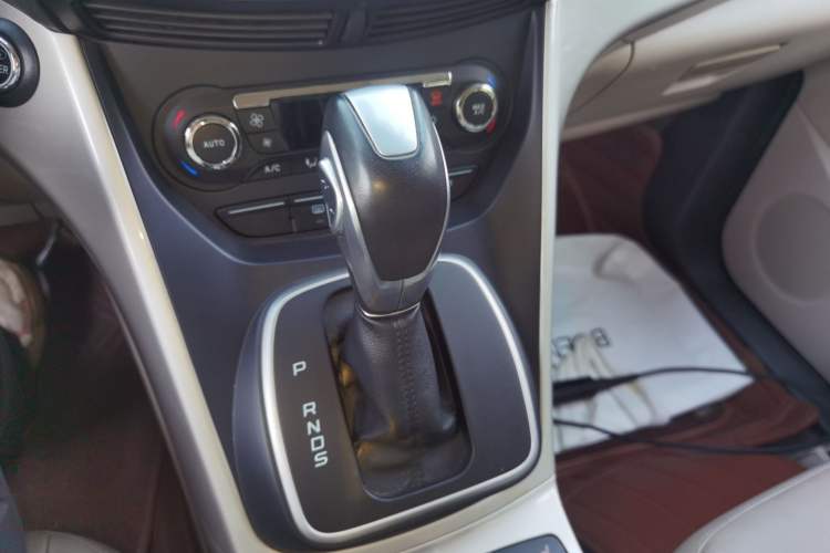 Used Ford Kuga 2013 1.6L GTDi 4x4 Elite Model Gear Lever