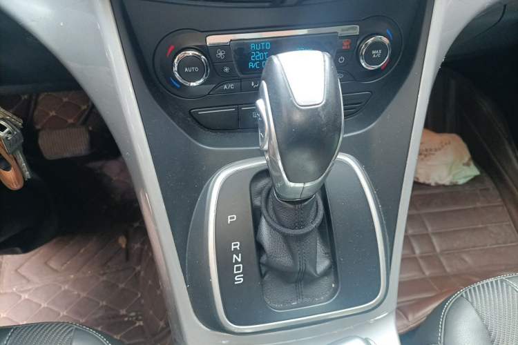 Used Ford Kuga 2013 1.6L GTDi Two-Wheel-Drive Trend Model Gear Lever