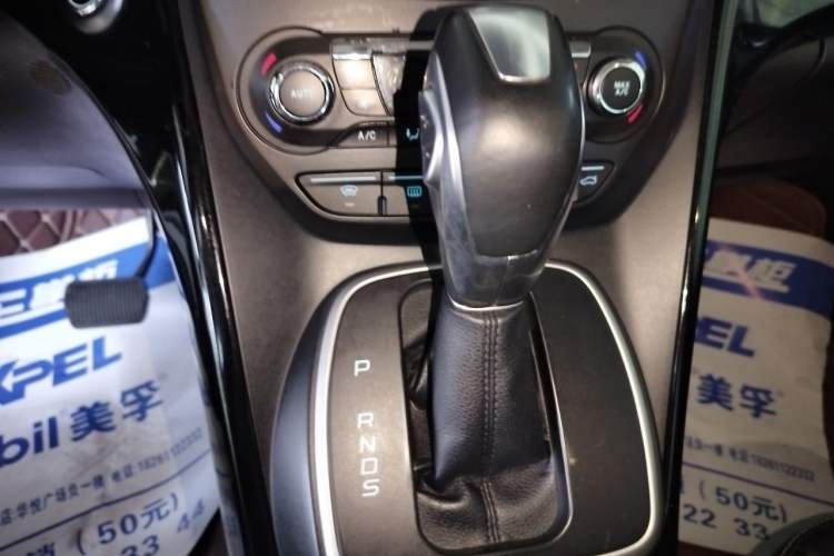 Used Ford Kuga 2013 2.0L GTDi Four-Wheel Drive Premium Model Gear Lever