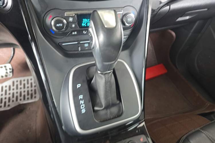 Used Ford Kuga 2013 2.0L GTDi Four-Wheel-Drive Sport Model Gear Lever