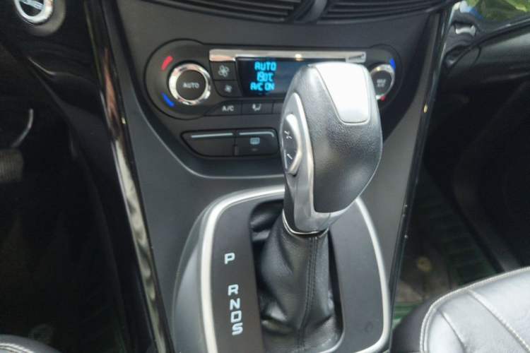 Used Ford Kuga 2013 2.0L GTDi Four-Wheel-Drive Sport Model Gear Lever