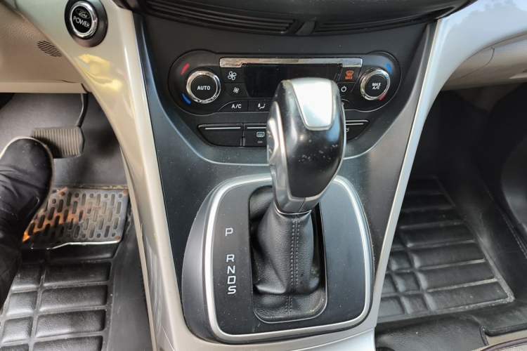 Used Ford Kuga 2013 1.6L GTDi Two-Wheel-Drive Trend Model Gear Lever