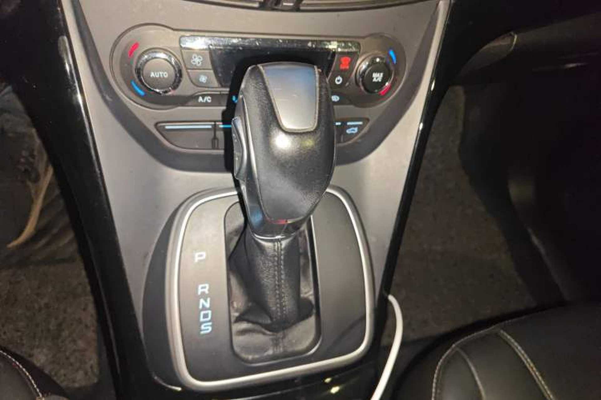 Used Ford Kuga 2013 2.0L GTDi Four-Wheel-Drive Sport Model Gear Lever