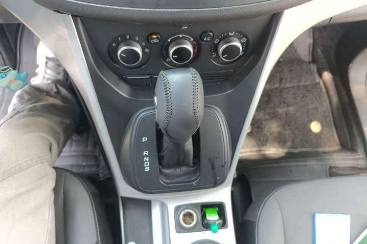Used Ford Kuga 2013 1.6L GTDi Two-Wheel-Drive Comfort Model Gear Lever