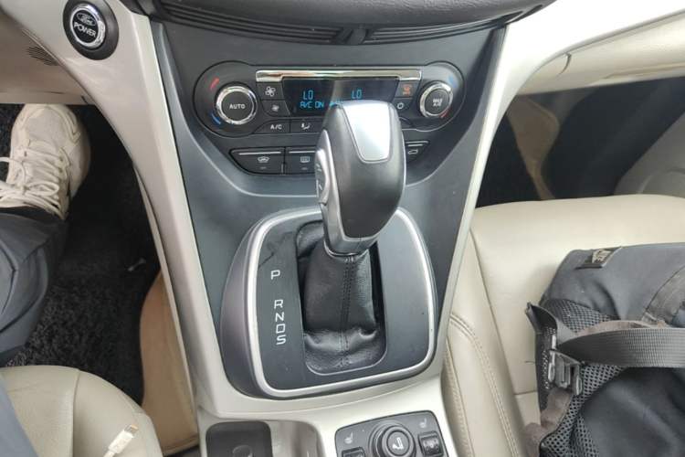 Used Ford Kuga 2013 2.0L GTDi Four-Wheel Drive Premium Model Gear Lever