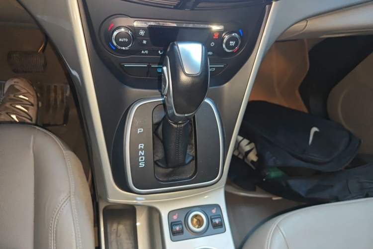 Used Ford Kuga 2013 1.6L GTDi 4x4 Elite Model Gear Lever