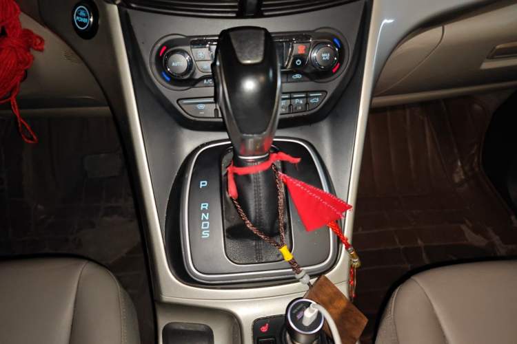 Used Ford Kuga 2013 2.0L GTDi Four-Wheel Drive Premium Model Gear Lever