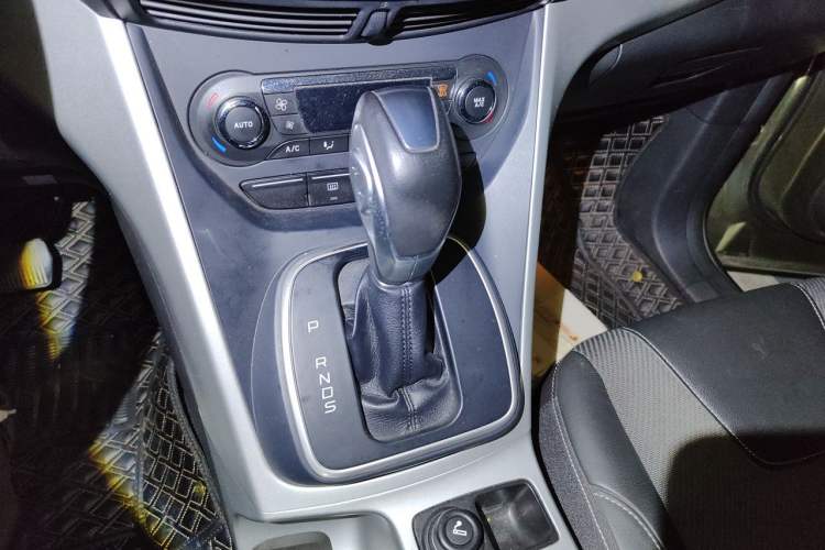 Used Ford Kuga 2013 1.6L GTDi Two-Wheel-Drive Trend Model Gear Lever