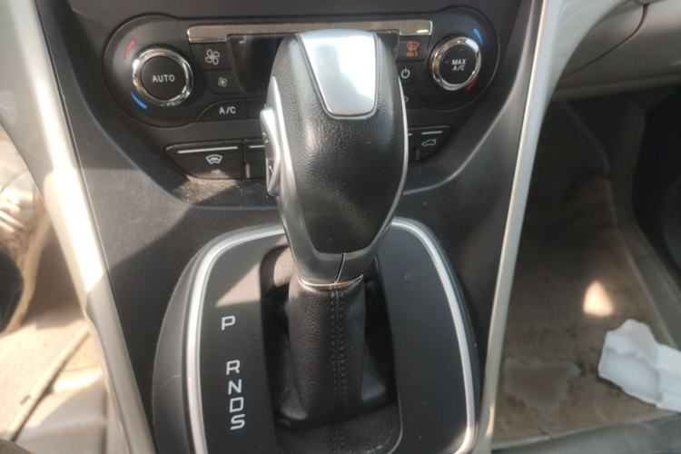 Used Ford Kuga 2013 2.0L GTDi Four-Wheel Drive Premium Model Gear Lever