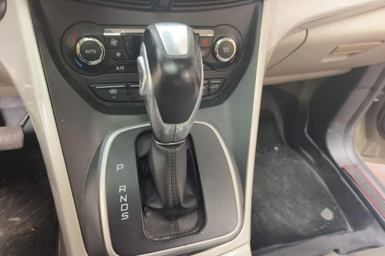 Used Ford Kuga 2013 2.0L GTDi Four-Wheel Drive Premium Model Gear Lever