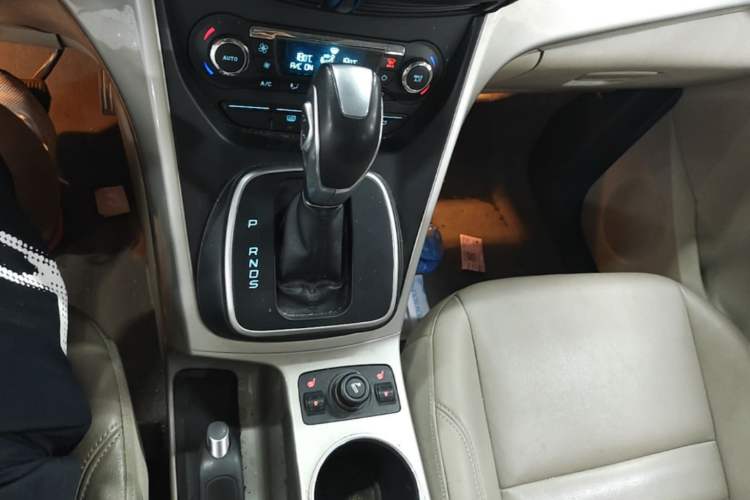Used Ford Kuga 2013 1.6L GTDi 4x4 Elite Model Gear Lever