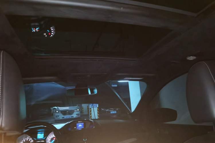 Used Ford Kuga 2013 1.6L GTDi Two-Wheel-Drive Trend Model Headliner