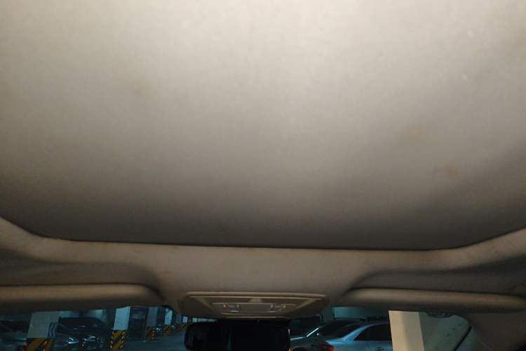 Used Ford Kuga 2013 1.6L GTDi Two-Wheel-Drive Trend Model Headliner