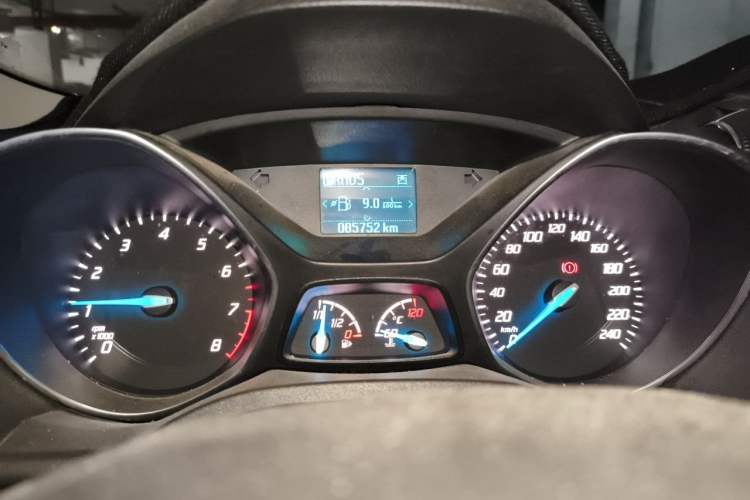 Used Ford Kuga 2013 1.6L GTDi Two-Wheel-Drive Trend Model Instrument Cluster