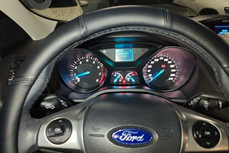Used Ford Kuga 2013 1.6L GTDi Two-Wheel-Drive Trend Model Instrument Cluster